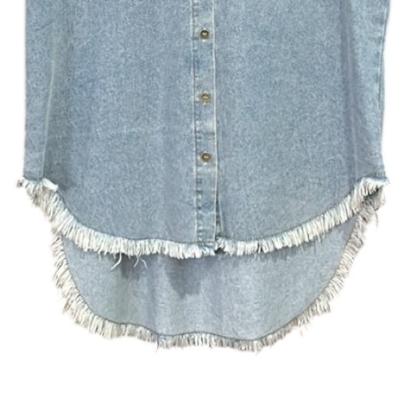 Umgee Denim Short Sleeve Frayed Hem Button Down Front Oversized Casual Top Small - Picture 7 of 9